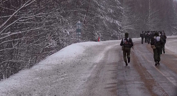 Марш-бросок на пять километров в полной амуниции! Как проходит проверка Вооружённых Сил Беларуси 
