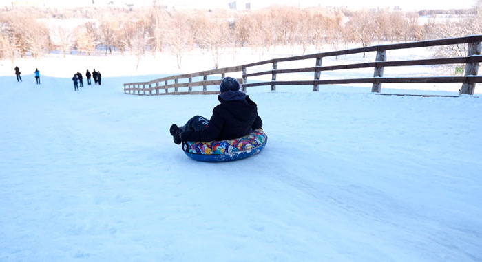 В Минске засыпали часть необорудованных горок – число травм снизилось