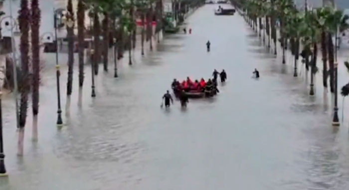 В Марокко 2 человека погибли в рухнувшем из-за ливней доме