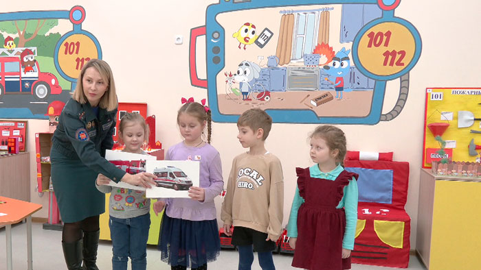 МЧС совместно с ЮНИСЕФ запустили информационную кампанию «Дети – не взрослые. Не оставляйте их одних»