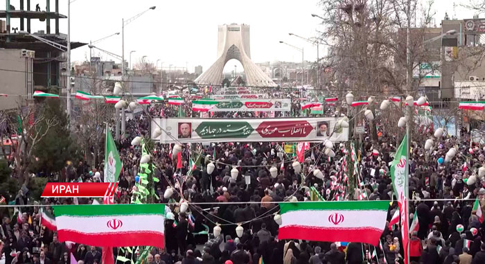 Тысячи людей вышли на марш в Тегеране в честь 47-й годовщины Исламской революции