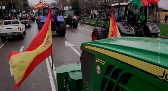 Испанские фермеры устроили акцию протеста в Мадриде