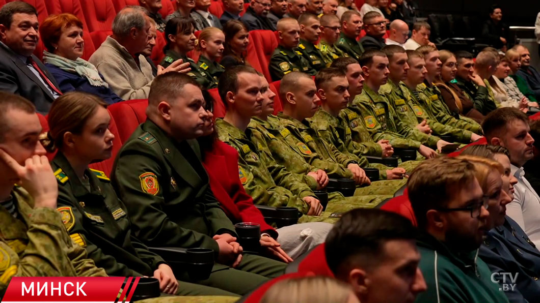 «Белорусская сила – в людях!» Премьера фильма Григория Азарёнка «Душа защитника» прошла в Минске-6