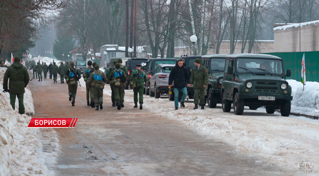  Десантники и гвардейцы сдают нормативы по физподготовке во время проверки ВС -2