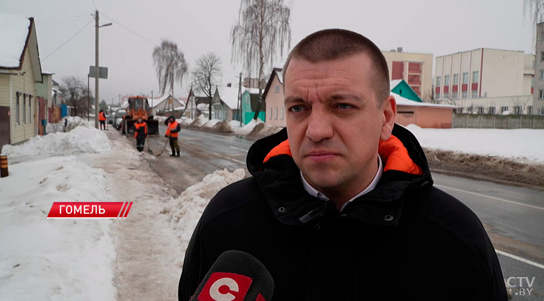 В Гомеле не прекращаются работы по расчистке улично-дорожной сети от снега и наледи-4