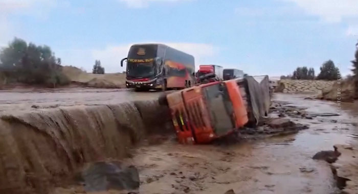 В Перу жертвами масштабных наводнений и оползней стали шесть человек В Перу жертвами масштабных наводнений и оползней стали шесть человек