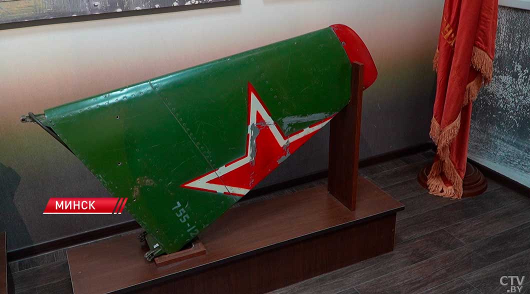 «Не вернувшимся из полета» – уникальную выставку о летчиках-героях ВОВ открыли в школе им. Гастелло-2