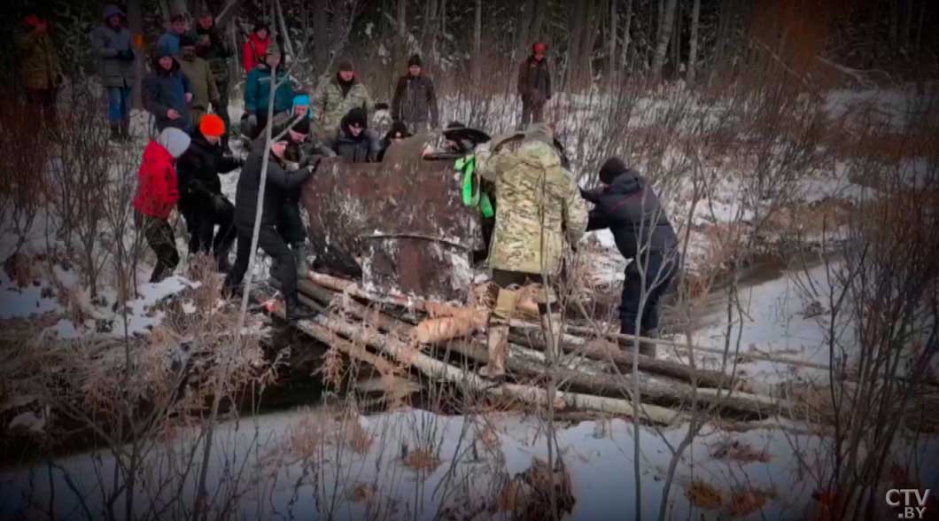«Не вернувшимся из полета» – уникальную выставку о летчиках-героях ВОВ открыли в школе им. Гастелло-8