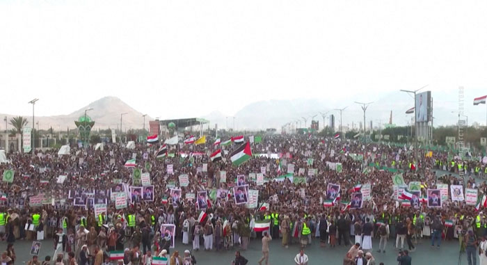 Демонстранты продолжают штурмовать посольства США по всему миру в знак солидарности с Ираном Демонстранты продолжают штурмовать посольства США по всему миру в знак солидарности с Ираном