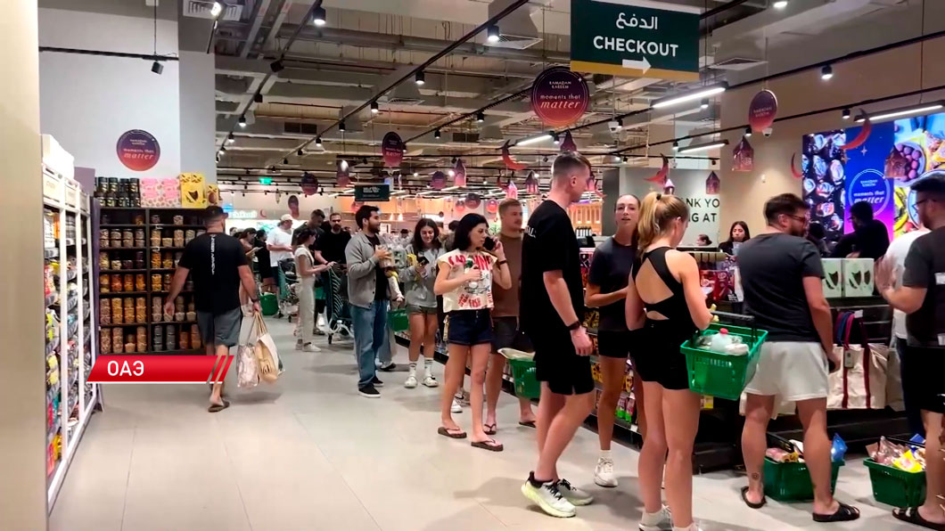 Продуктовые магазины ОАЭ столкнулись с резким наплывом покупателей-2