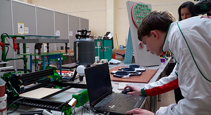 Техническая мысль и декоративное искусство! В Витебске открылась выставка творчества