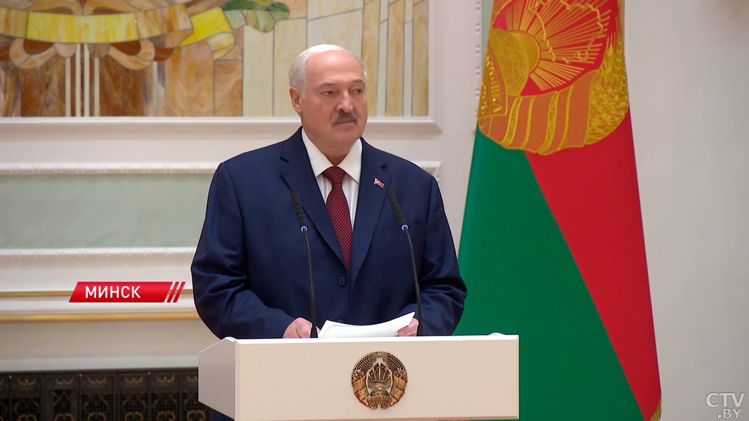 «Мы, мужики, готовы для вас сделать все!» Президент поздравил белорусок с наступающим 8 Марта-6