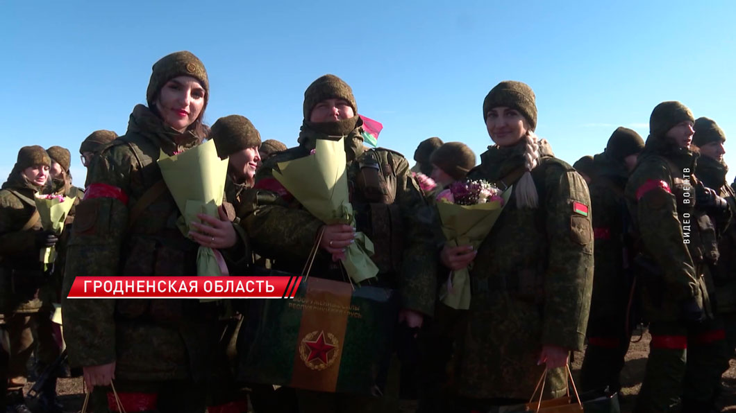 Хренин: в ВС Беларуси более 4 тыс. женщин от рядового до полковника ответственно проходят военную службу -2