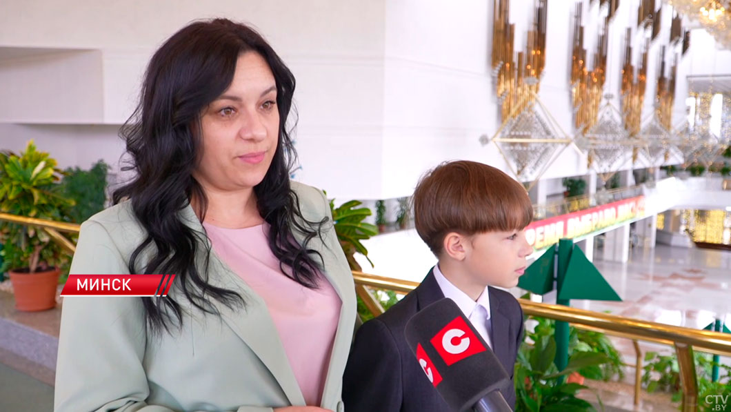 Во Дворце Республики 36 представительницам Минской области вручили орден Матери-4