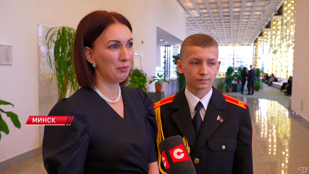 Во Дворце Республики 36 представительницам Минской области вручили орден Матери-6