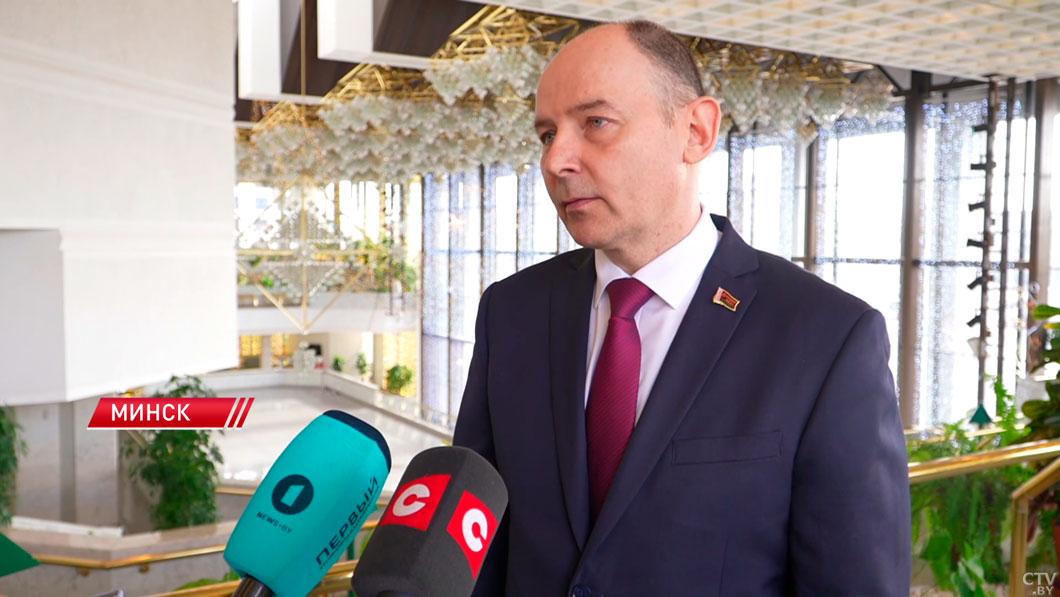 Во Дворце Республики 36 представительницам Минской области вручили орден Матери-8