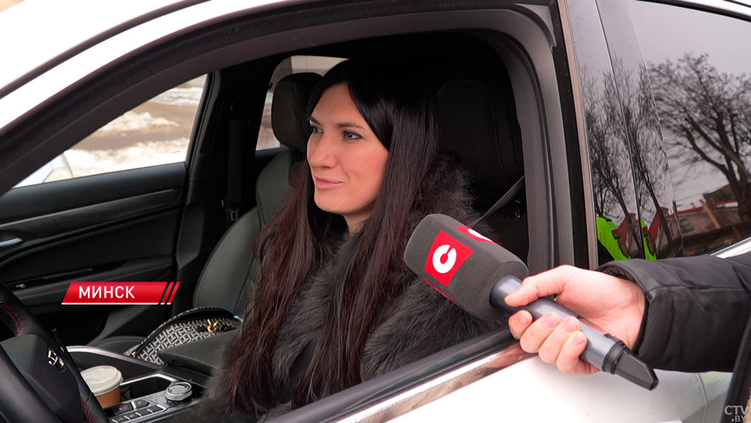 Столичная ГАИ и БРСМ устроили поздравительные рейды в преддверии 8 Марта-6