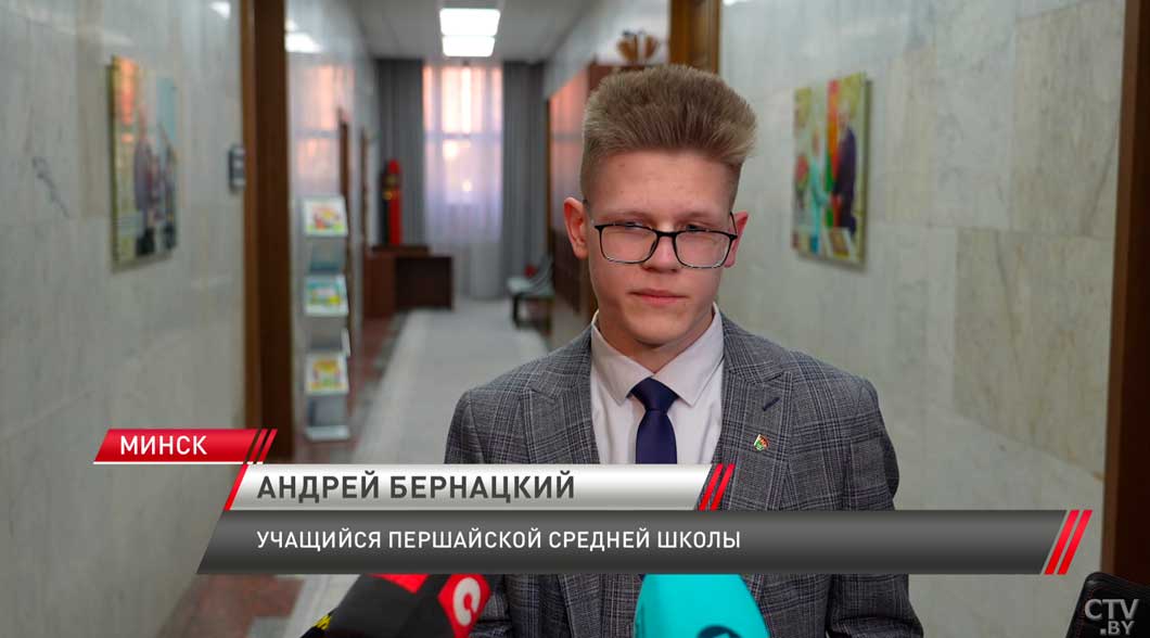 На площадке ЦИК прошла церемония вручения первых паспортов юным белорусам-6