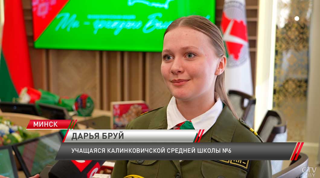 На площадке ЦИК прошла церемония вручения первых паспортов юным белорусам-4