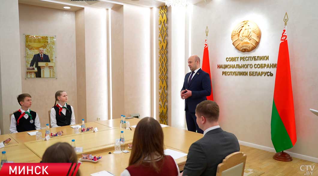 На площадке ЦИК прошла церемония вручения первых паспортов юным белорусам-8