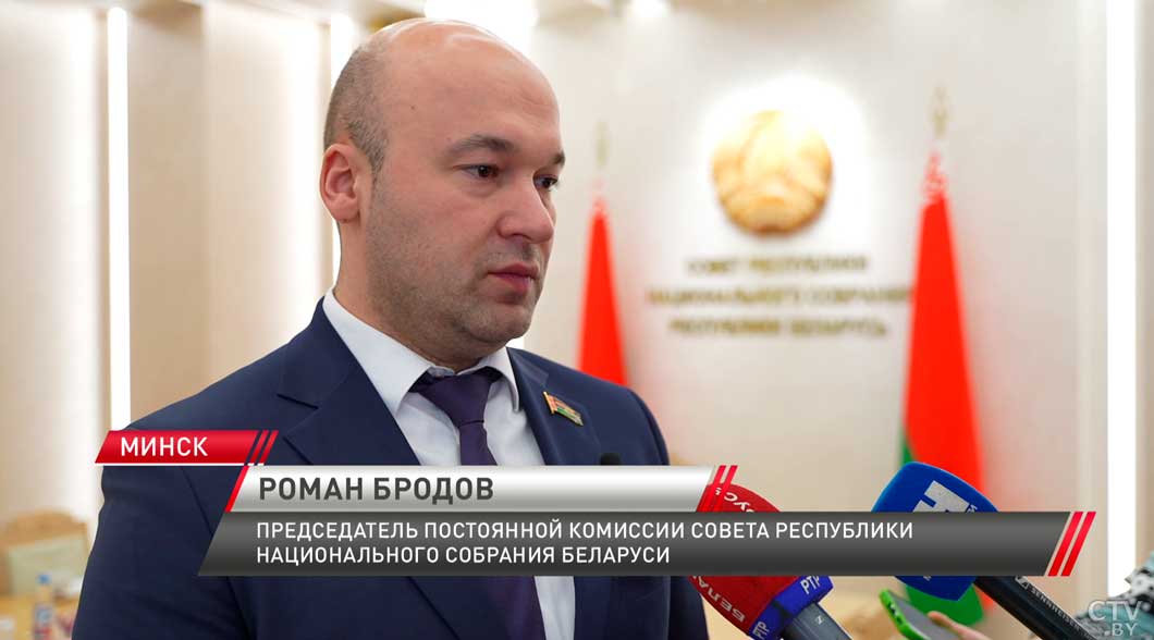 На площадке ЦИК прошла церемония вручения первых паспортов юным белорусам-16