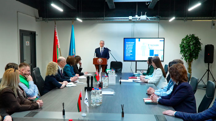 Фролов встретился с коллективом Минского производственного объединения вычислительной техники