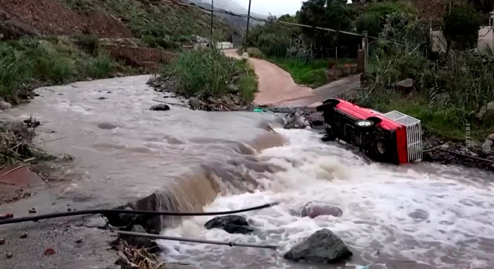 Спасатели эвакуировали около 130 человек на Канарских островах из-за мощного шторма Спасатели эвакуировали около 130 человек на Канарских островах из-за мощного шторма