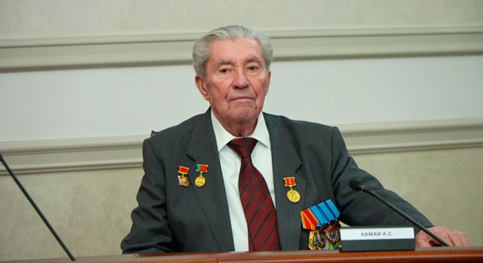 Лукашенко поздравил председателя Совета Компартии Беларуси Алексея Камая с 90-летием