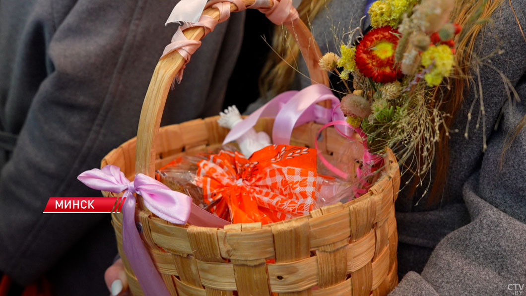 Лукашенко поздравил главу белорусских католиков с Пасхой-2