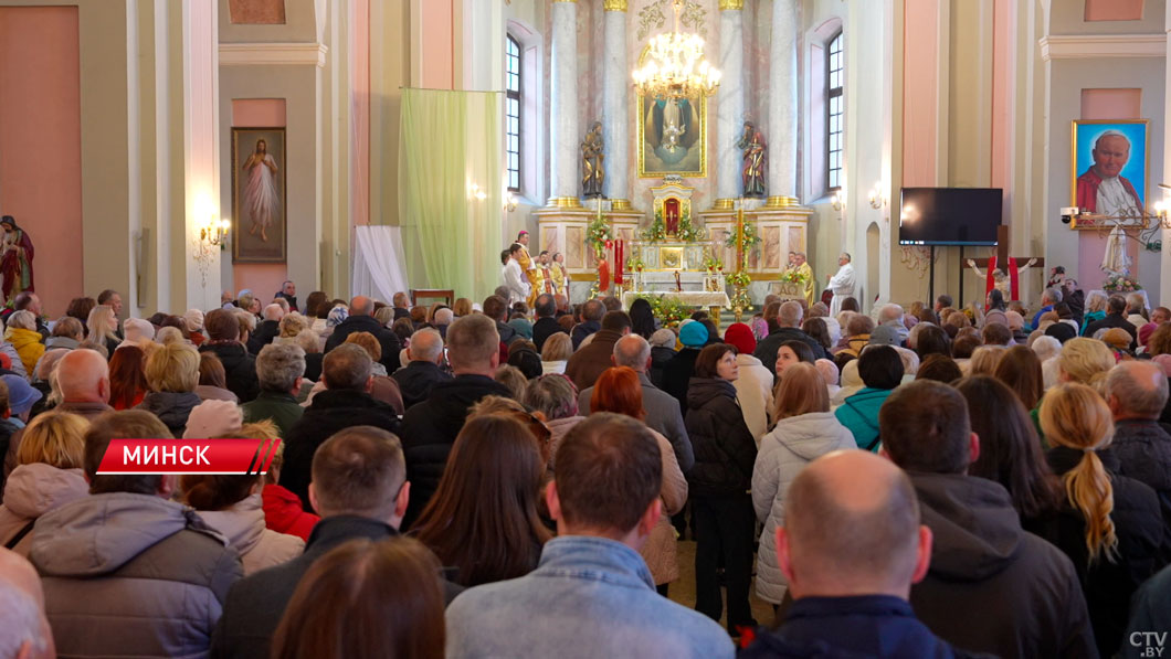 Христово Воскресение! Праздничные богослужения в честь Пасхи проходят в католических храмах-4