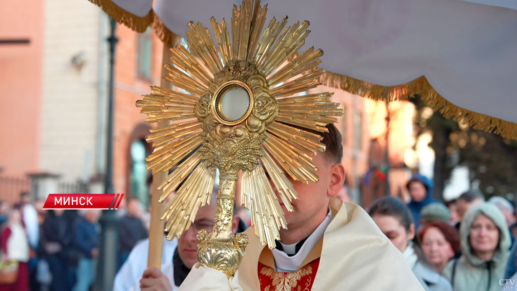 Христово Воскресение! Праздничные богослужения в честь Пасхи проходят в католических храмах-6
