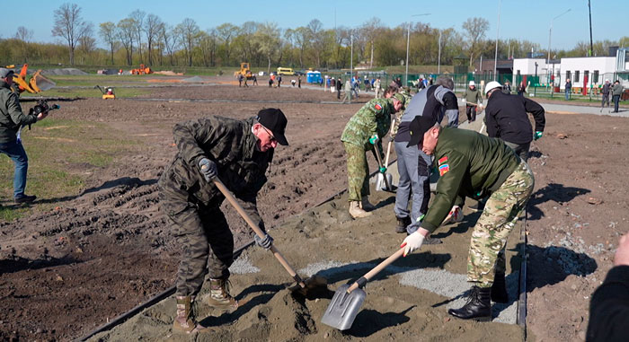 В Бресте навели порядок на территории строящегося патриотического центра