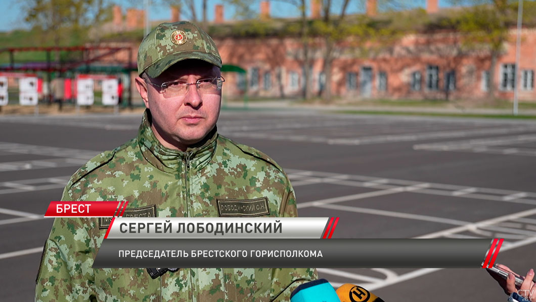 В Бресте навели порядок на территории строящегося патриотического центра-6