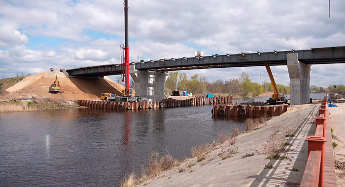 В Кобрине продолжается строительство нового моста