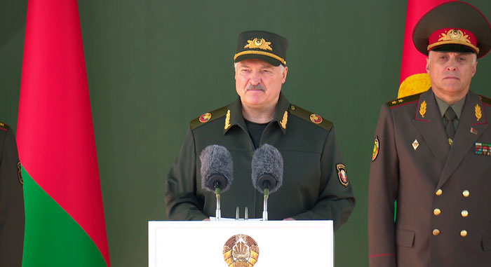 «Мы никого не должны бояться». О чем Лукашенко предупредил новобранцев на присяге в Печах?