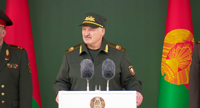 Лукашенко: мощь и силу армии определяют преданные родной стране военнослужащие