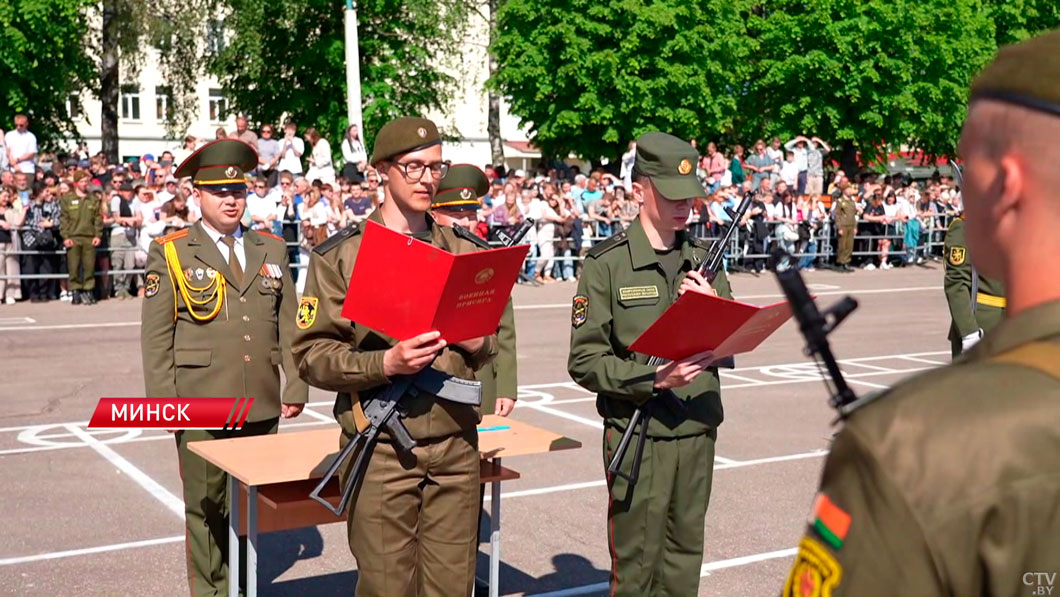 В 120-й отдельной гвардейской механизированной бригаде военную присягу приняли около 350 человек-2