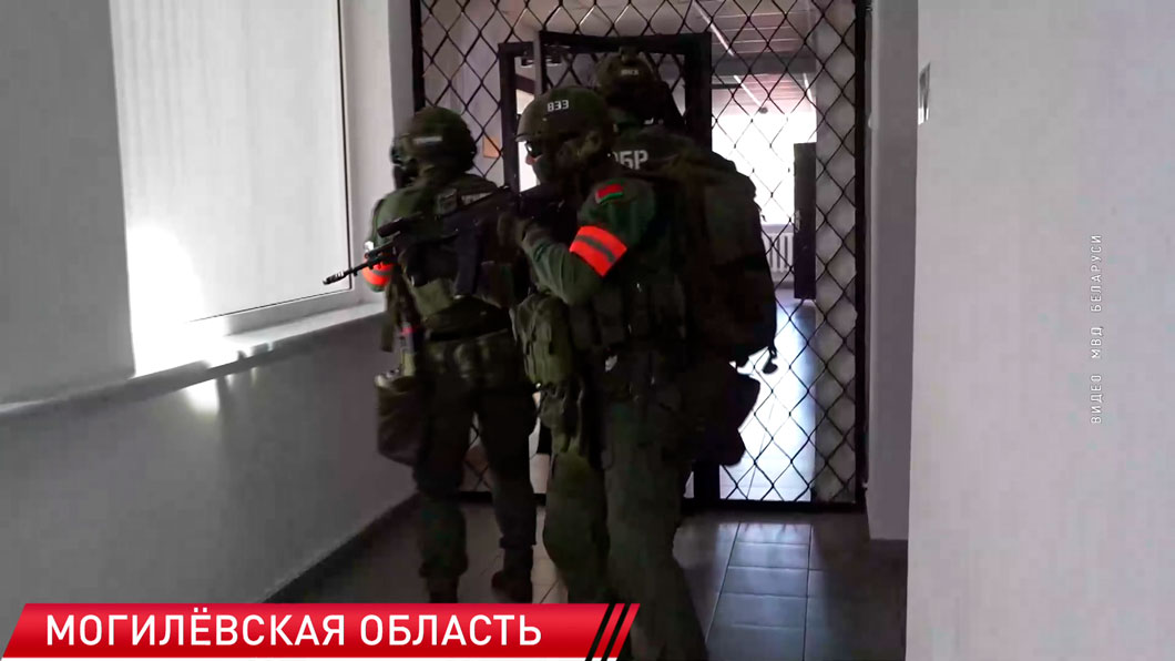 Задержать нарушителей и освободить заложников. В Могилеве прошли командно-штабные учения МВД-2 Задержать нарушителей и освободить заложников. В Могилеве прошли командно-штабные учения МВД-2