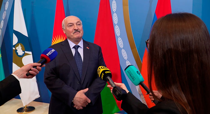Лукашенко раскрыл детали телефонного разговора с Эмманюэлем Макроном