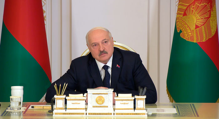 Лукашенко поручил КГК и МВД проверить спортивные клубы в Беларуси