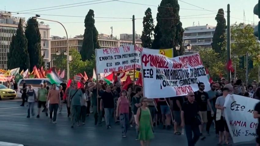 В Греции прошли антивоенные марши против саммита НАТО в Анкаре