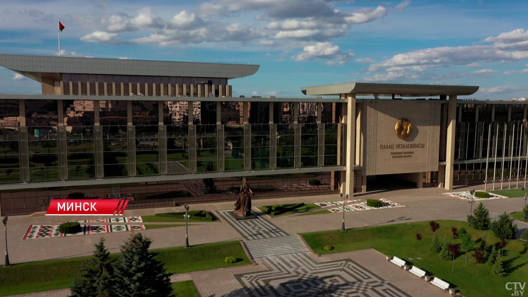Лукашенко поздравил народ Франции с Национальным праздником Французской республики-4