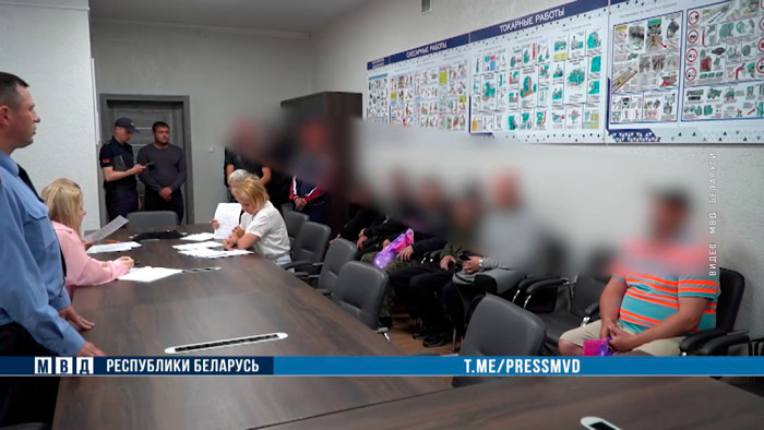 МВД начало задействовать незанятых в экономике граждан в уборочной кампании