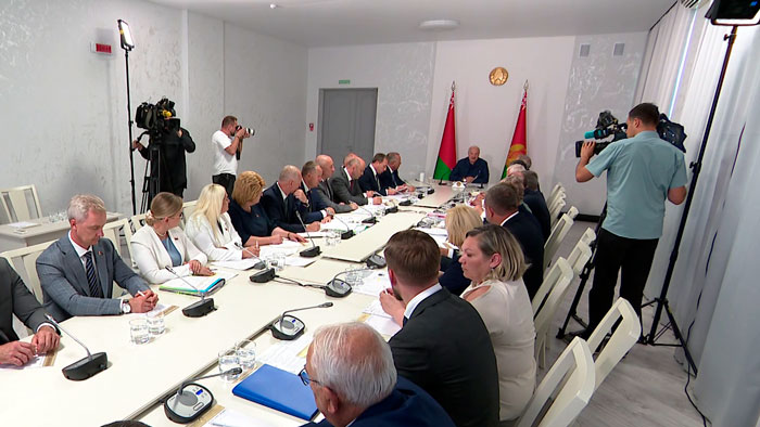 Лукашенко заявил о нарушении ценовой дисциплины на потребительском рынке Лукашенко заявил о нарушении ценовой дисциплины на потребительском рынке