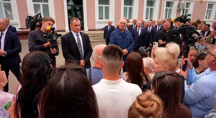Что делать белорусам, чтобы сохранить мир? Лукашенко назвал простую формулу Что делать белорусам, чтобы сохранить мир? Лукашенко назвал простую формулу