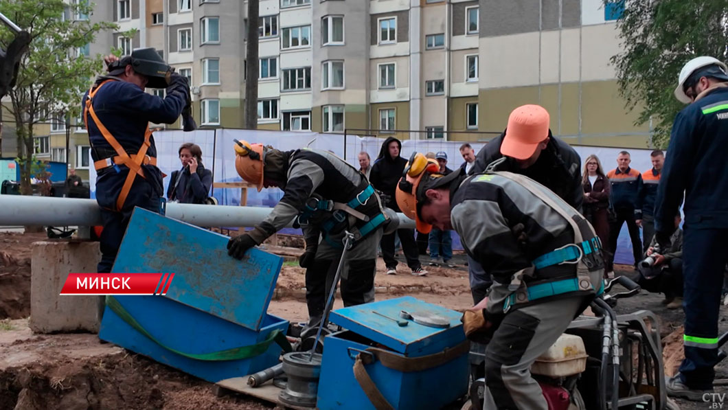 В Минске опробовали технологию врезки в трубопровод без отключения воды-2