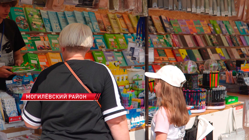 Более 97 тыс. многодетных семей Беларуси получили матпомощь на подготовку детей к учебному году-2