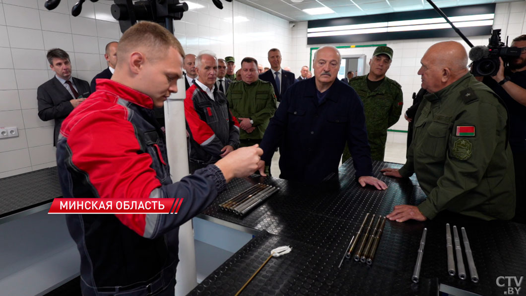 Лукашенко рассказали о процессе создания полностью белорусского автомата ВСК-100Б-8 Лукашенко рассказали о процессе создания полностью белорусского автомата ВСК-100Б-8