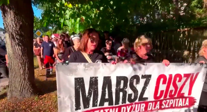 Жители польского города Мястко вышли на протест против закрытия единственной в районе больницы Жители польского города Мястко вышли на протест против закрытия единственной в районе больницы