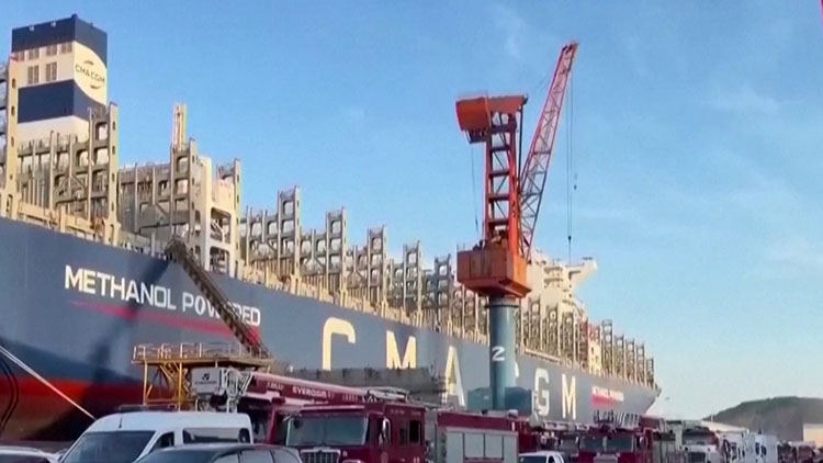 25 человек погибли при пожаре на грузовом судне в Китае